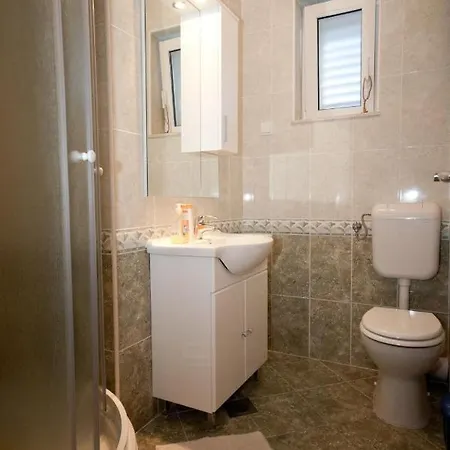 ブリエスト アパート