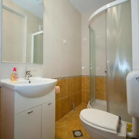 ブリエスト アパート *